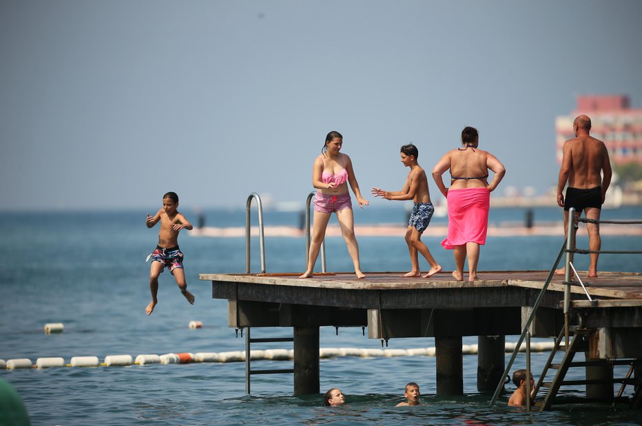 Fotografija: Temperature zraka bodo kot nalašč za obisk morja. FOTO: Jure Eržen, Delo