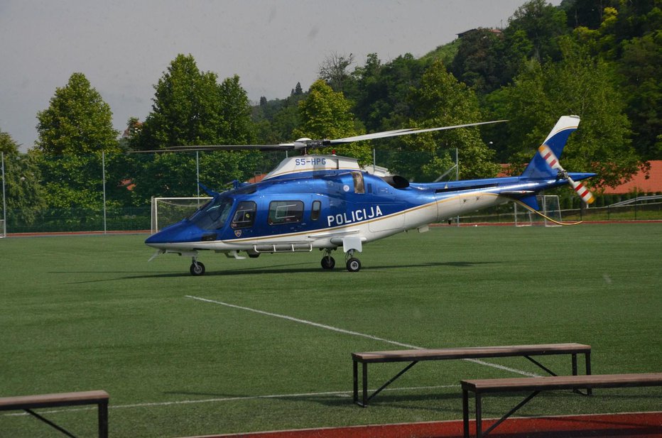 Fotografija: Pri iskanju pogrešane je sodeloval tudi policijski helikopter.