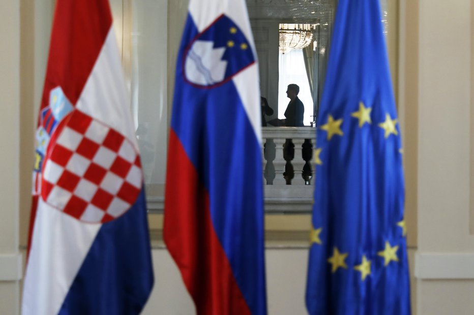 Fotografija: Med čakanjem Kolinde Grabar-Kitarović, predsednice Republike Hrvaške v predsedniški palači, v Ljubljani, 23. junij 2016. FOTO: Uroš Hočevar