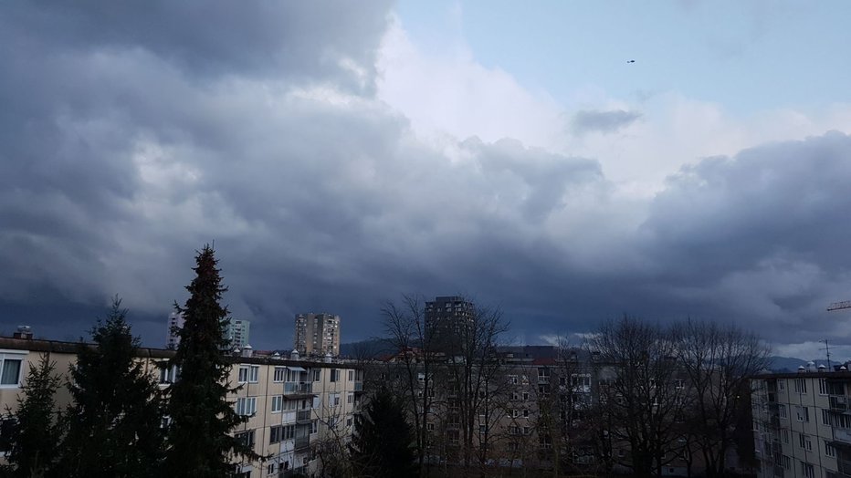 Fotografija: Nad Ljubljano. FOTO: Mirko, bralec poročevalec