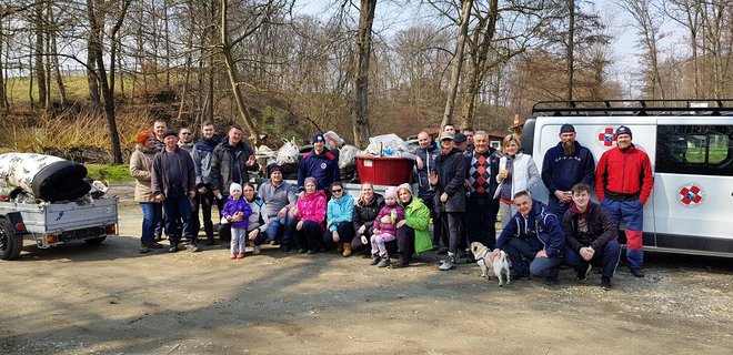 Radgonski gasilci, potapljači, njihovi svojci in podporniki so čistili območje ob reki Muri. FOTO: PDG Radgona