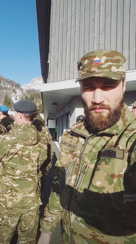 Filip Flisar v vojaški uniformi. FOTO: Instagram