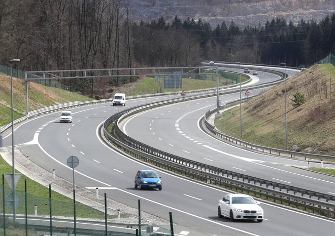 S podpisom sporazuma s Srečkom Lužarjem je leta 2009 padla še zadnja ovira za dokončanje dolenjske avtoceste.