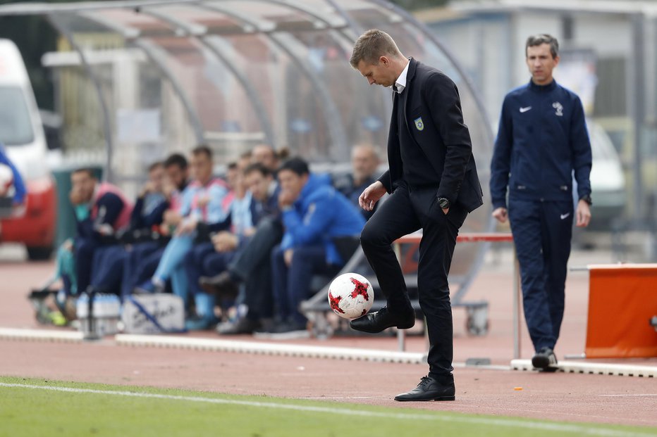 Fotografija: Trener Domžal Simon Rožman in njegovi varovanci so se odločno vmešali v boj za naslov prvaka. FOTO: Leon Vidic