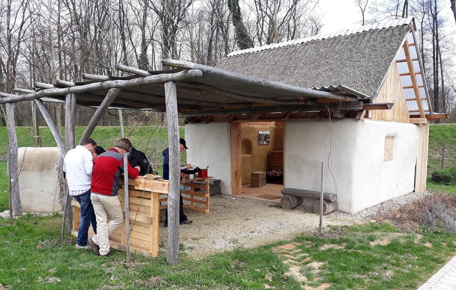 Fotografija: Zunanjost Gjerkeševe hiše, ki stoji na zemljišču Radgonskega sejma. FOTO: Osebni Arhiv