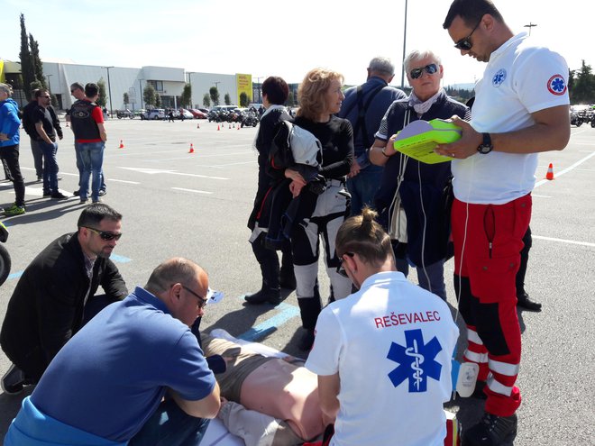 Reševalci človeških življenj morajo prevečkrat posredovati zaradi prometnih nesreč, v katere so vpleteni motoristi.