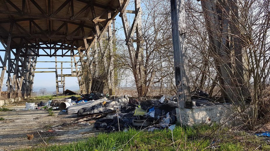 Fotografija: Smeti za najmanj veliko prikolico ali dve FOTO: Tanja Jakše Gazvoda