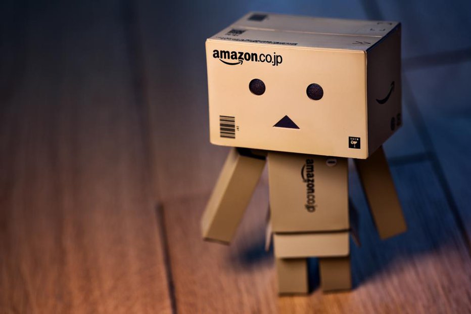 Fotografija: Prototip naj bi imel vgrajen računalniški vid in kamere za navigacijo, Amazon pa bo do konca letošnjega leta zaposlenim razdelil prve robote, da jih bodo preizkusili. FOTO: Shutterstock