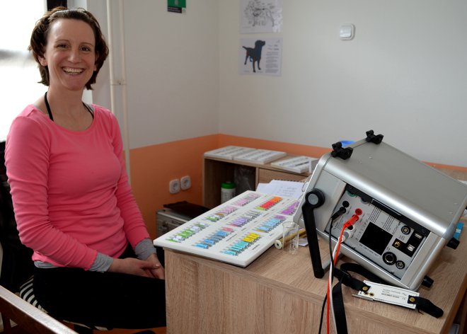 Mojca Cerovšek je veterinarka z doktoratom, ki danes z največjim veseljem dela kot bioresonančna in prehranska terapevtka. FOTO: Polona Pirc