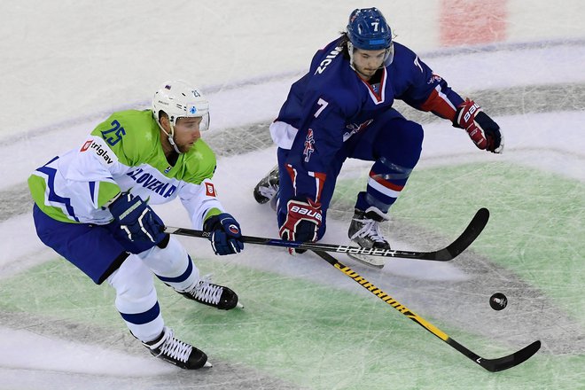 Robert Sabolič bo stisnil zobe po težavah s kolenom v dvoboju s Kazahstanom. FOTO: AP