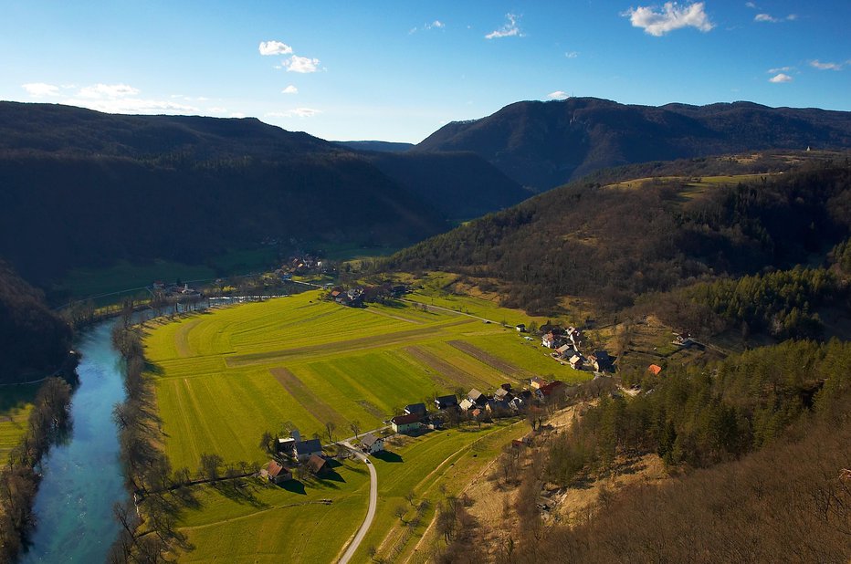 Fotografija: Plavali so čez Kolpo, enemu žal ni uspelo na drugo stran.