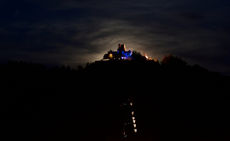 Fotografija: Grad Smlednik. FOTO: Egon, bralec poročevalec