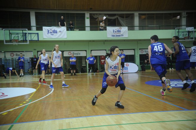 Dejavnosti mladinske lige NBA v Sloveniji so se začele na Rogli. Foto: Drago Perko