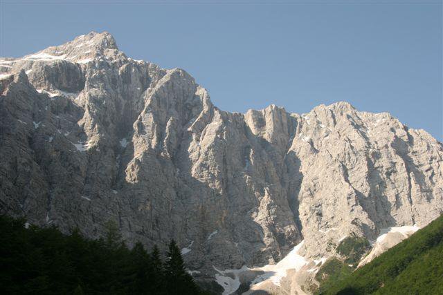 Severna stena Triglava je zahtevala smrtno žrtev. FOTO: Boštjan Fon