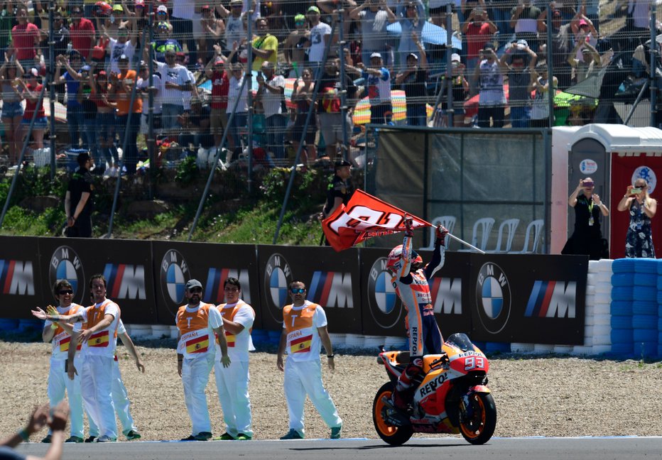 Fotografija: Repsol Honda Team's Spanish rider Marc Marquez celebrates winning the MotoGP race of the Spanish Grand Prix at the Jerez Angel Nieto racetrack in Jerez de la Frontera on May 6, 2018./AFP PHOTO/JAVIER SORIANO FOTO: Javier Soriano Afp