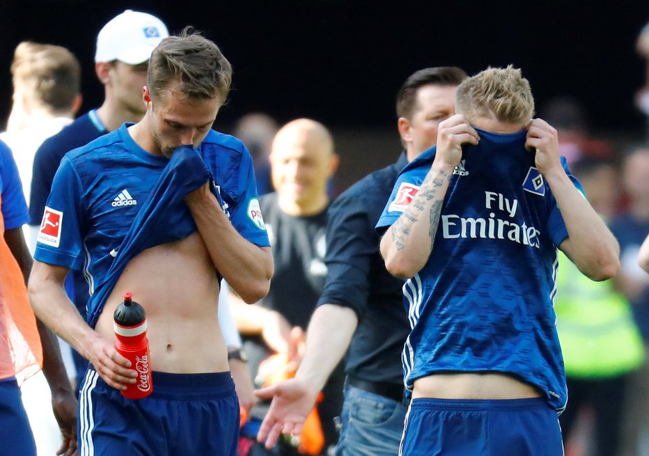 Fotografija: Nogometaši HSV so obupani, saj so tik pred izpadom iz prvoligaškega tekmovanja. FOTO: Reuters