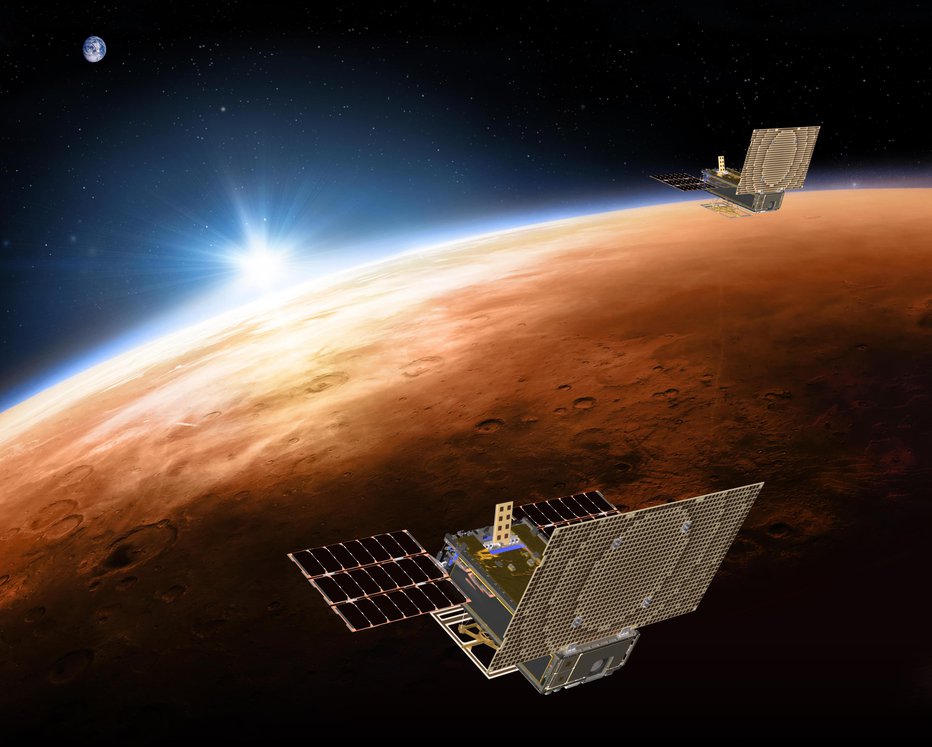 Fotografija: Satelita Mars Cube One (MarCO) bosta poletela v vesoljske globine. FOTO: AP