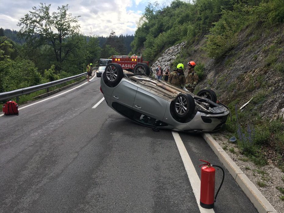 Fotografija: Na intervencijo pri Idriji so odhiteli bližnji prostovoljni gasilci. FOTO: PGD IDRIJA