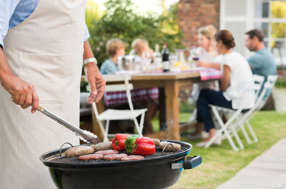 Fotografija: Kaj narediti z odpadki, ki ostanejo po pikniku? FOTO: Shutterstock