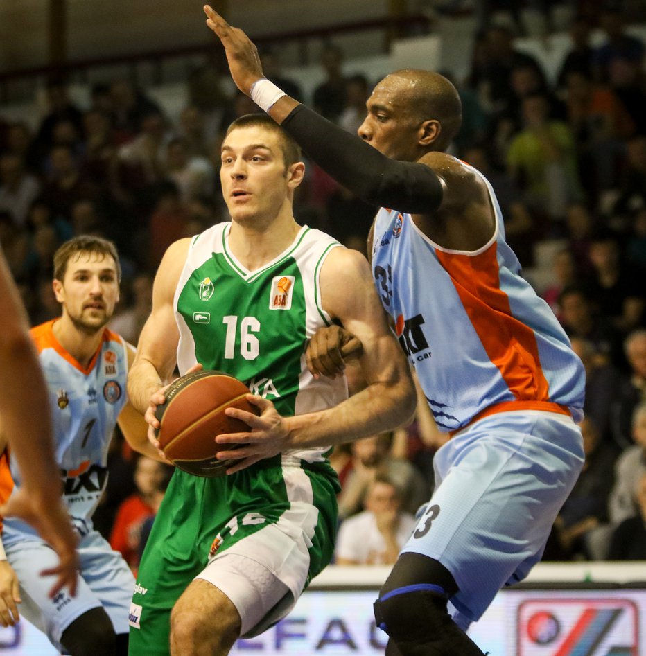 Fotografija: Sixt Primorska in Krka bosta danes odigrala 10. medsebojno tekmo sezone, s 5:4 vodijo Koprčani. FOTO: Liga Aba