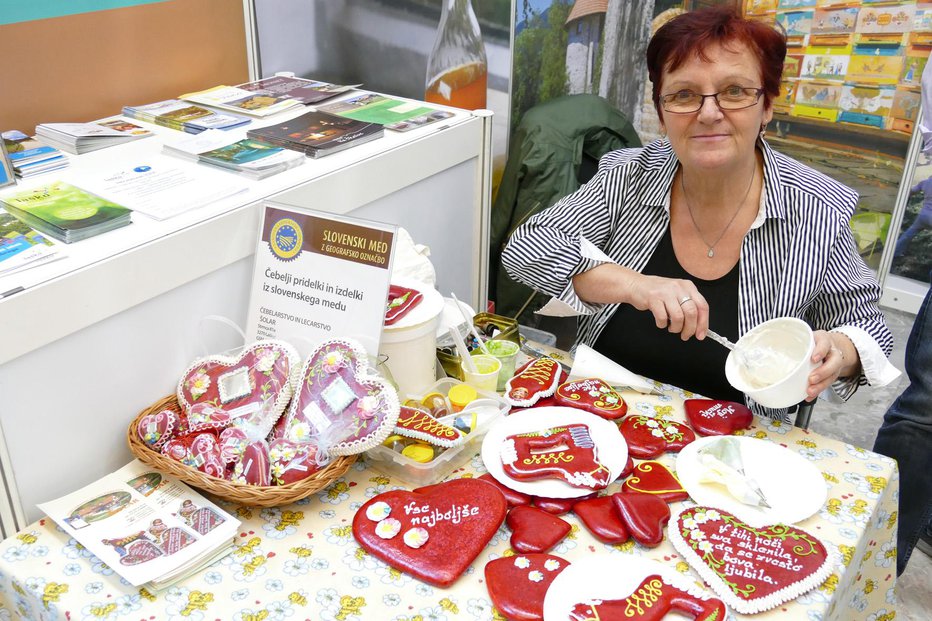 Fotografija: Šolarjevi s Strmce pri Laškem so vključeni v apiturizem. FOTO: Primož Hieng