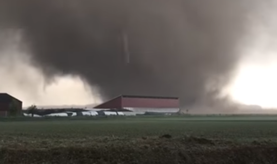 Fotografija: Tornado v Nemčiji. FOTO: Youtube, posnetek zaslona