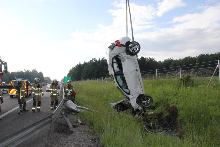 Fotografija: Trčenje na gorenjski avtocesti. FOTO: PU Kranj