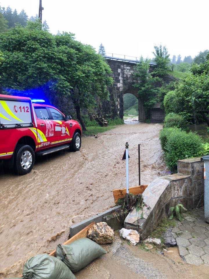 Fotografija: Prevalje je zalilo. FOTO: Aleš Logar