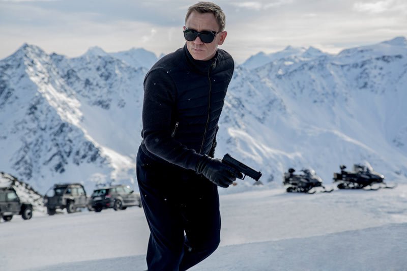 Fotografija: Craig je strastnega zapeljivca v črnem smokingu igral že v zadnjih štirih filmih, Casino Royale, Kvantum sočutja, Skyfall and Spectre, in niti v petem ne bo nič drugače.