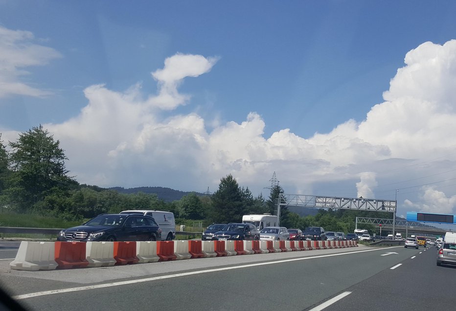 Fotografija: Gneča na ljubljanski obvoznici. FOTO: S. N.