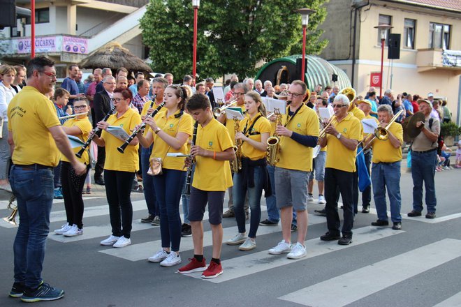 Poleg kostanjeviške in šentjernejske se je predstavila tudi godba na pihala Šmarješke Toplice. FOTO: Tanja Jakše Gazvoda