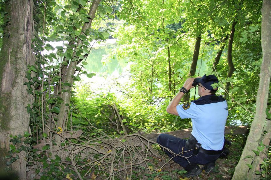 Fotografija: Policisti se vsak dan srečujejo z ilegalnimi prebežniki. FOTO: PU Novo mesto