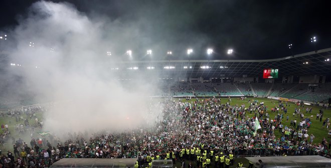 Ljubljančani so burno proslavili dvojno krono. Foto: Blaž Samec