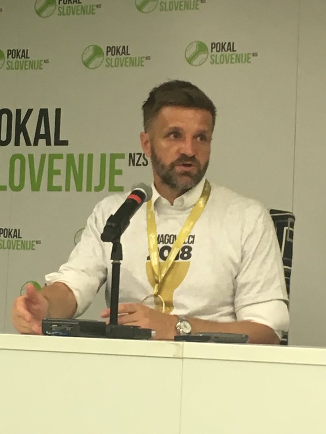 Trener Igor Bišćan je glavni junak podviga v očeh navijačev Olimpije. Foto: R. T.