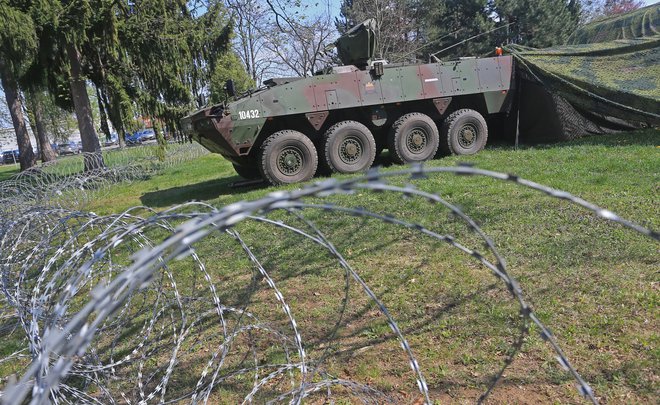 Obsojena sta bila zaradi vpletenosti v posel z osemkolesniki Patria. FOTO: Tadej Regent