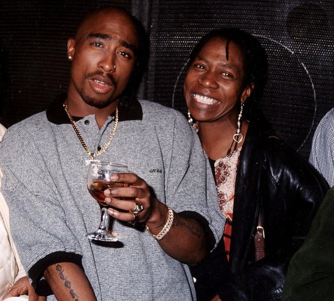 Pevčeva mama Afeni Shakur je bila članica gibanja Črni panter, ki je zorkestriralo Tupacov skrivni pobeg. FOTO: GULIVER/COVER IMAGES