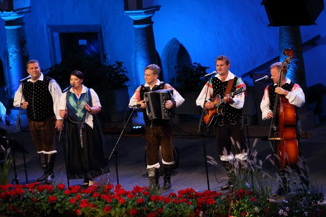 V Domžalah bo v četrtek zvečer na gasilskem dobrodelnem koncertu nastopil tudi ansambel Petra Finka, ki je letos igral tudi v revijalnem delu Ptujskega festivala. FOTO: Črtomir Groznik