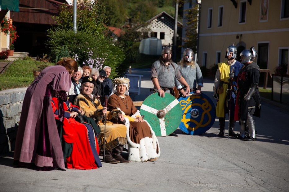 Fotografija: Po trgu Lemberg so se sprehajali celjska gospoda pa tudi vitezi. Fotografije: Foto klub Šmarje pri Jelšah