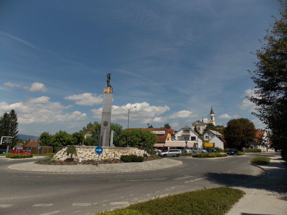 Fotografija: Nesreča se je zgodila na Teharjah. Fotografija je simbolična. FOTO: Drago Medved