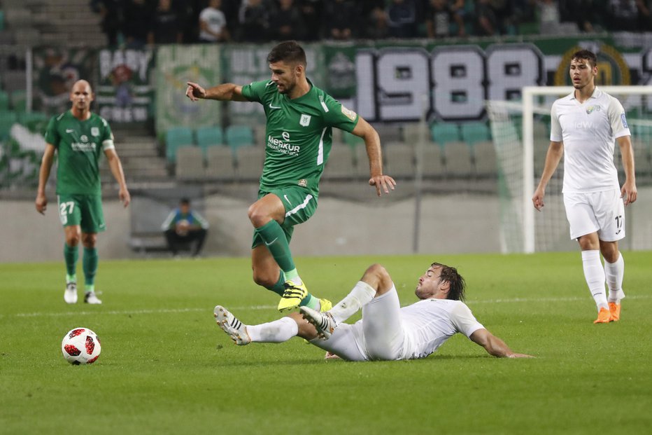 Fotografija: Rok Kronaveter je za nekdanjega reprezentanta Marinka Galiča prvi igralec domačega ligaškega tekmovanja. FOTO: Leon Vidic