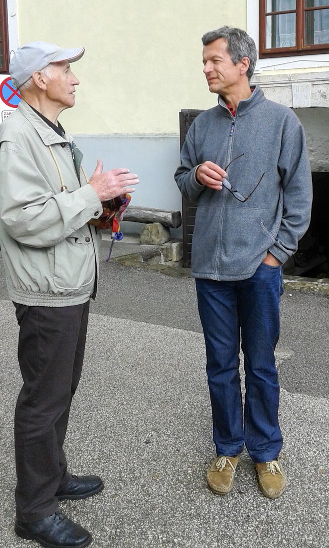 Marko Smole (na desni) proučuje in posreduje čabransko izročilo. FOTO: Vladimir Jerman