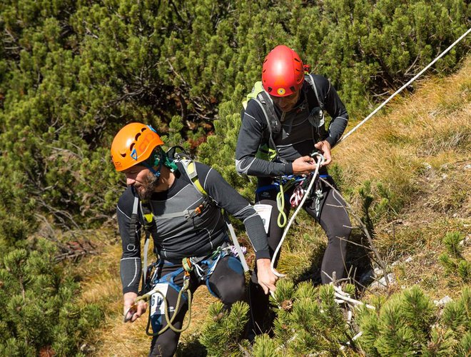 Tekmovalno spuščanje ob vrvi FOTO: DRR