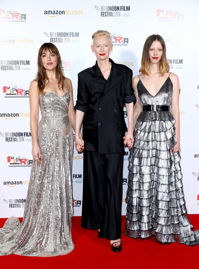 Dakota Johnson, Tilda Swinton in Mia Goth na londonski premieri filma Suspiria FOTO: Guliver/Getty Images