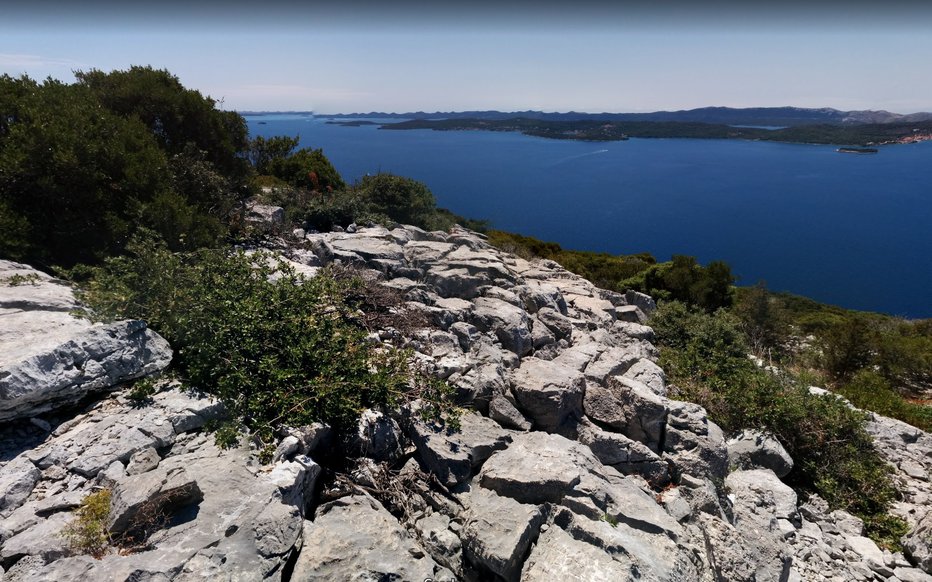 Fotografija: Sestri sta, kot kaže, izbrali smrt v morju. FOTO: Google Maps