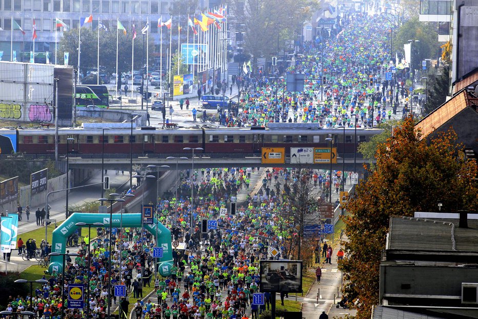 Fotografija: Lani je teklo v prestolnici 25.000 ljudi. FOTO: Roman Šipić