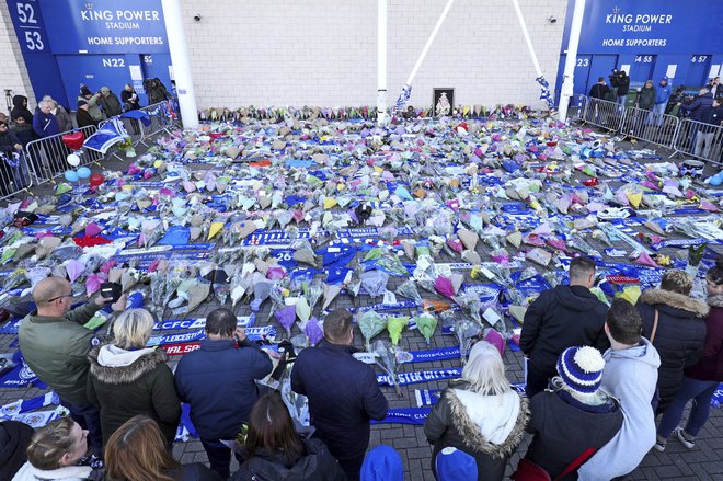 Navijači Leicestra žalujejo. Foto: AP