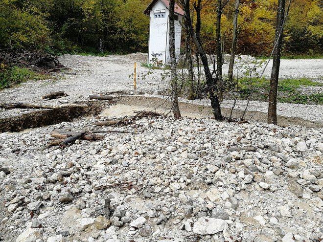 Podor je zaprl cesto na Krvavec. FOTO: RTC Krvavec