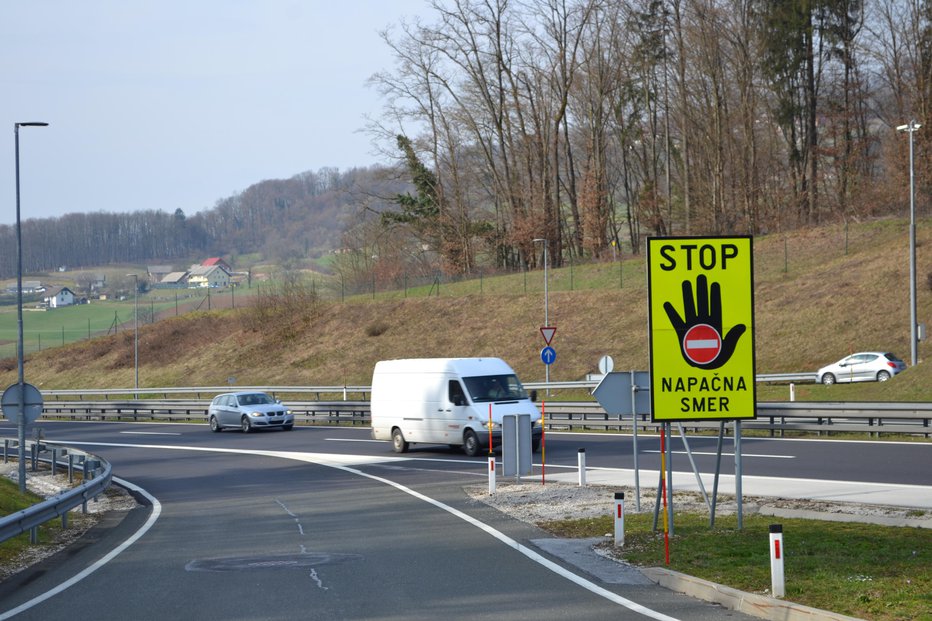 Fotografija: Vožnja po avtocesti v napačno smer je izredno tvegano početje. FOTO: Tjg