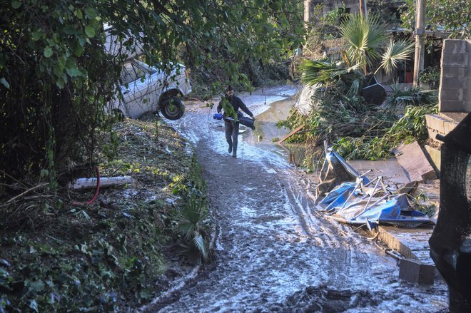 Vasico Casteldaccia blizu Palerma je opustošilo neurje. FOTO: AFP