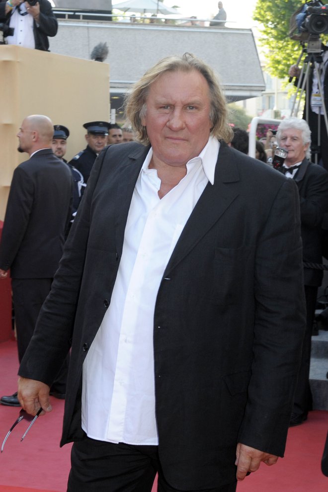 Gerard Depardieu je iz jecljavega, šibkega mladeniča in sina očeta, ki ni znal niti brati, postal eden najslavnejših francoskih igralcev.